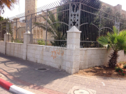 بالصور: شعارات استفزازية على جدران مسجد حسن بك ودعوات لمزيد من اليقظة